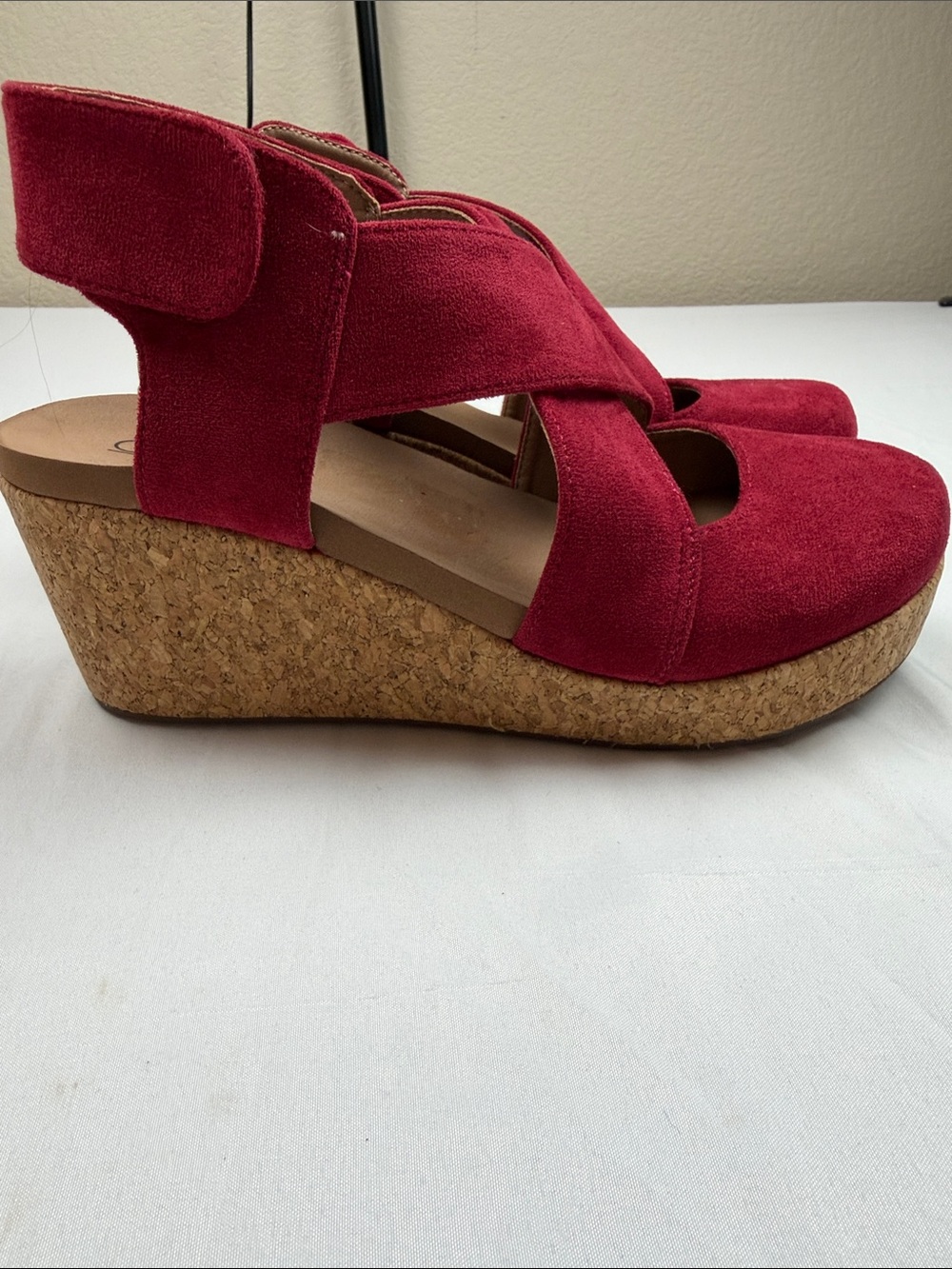 Corkys Case Closed Red Suede Wedge Sandals - Picture 5 of 11